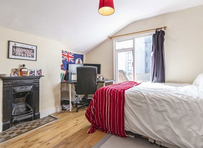 Flat Edgeley Road in Greater London