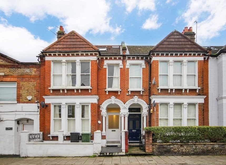 Flat Edgeley Road in Greater London