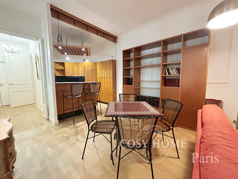 Flat Rue de la Paix in Paris