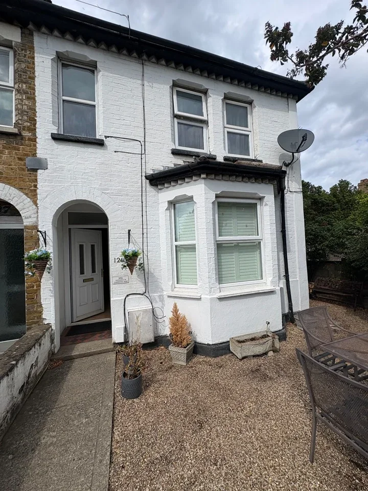 Flat Terrace Road in Elmbridge