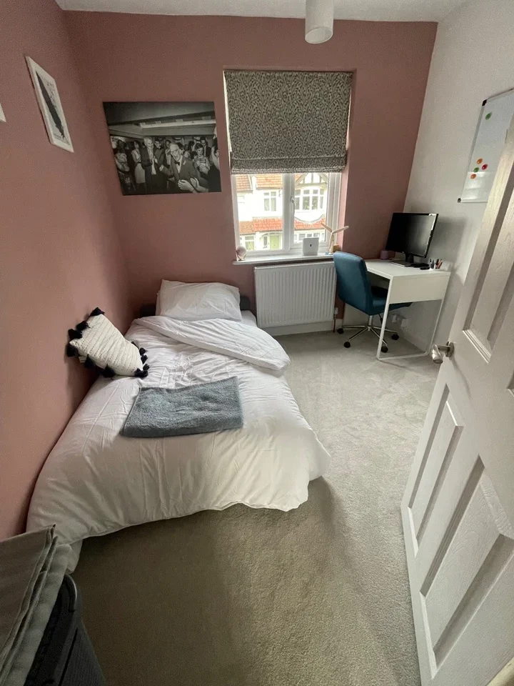 Room Claremont Road in Greater London