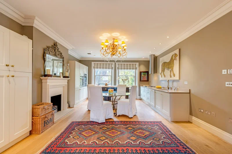 Flat Heath Drive in Greater London