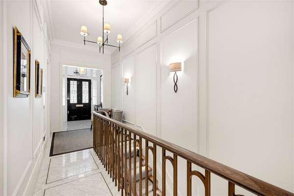House Eaton Square in City of Westminster