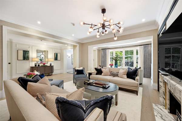 House Eaton Square in City of Westminster