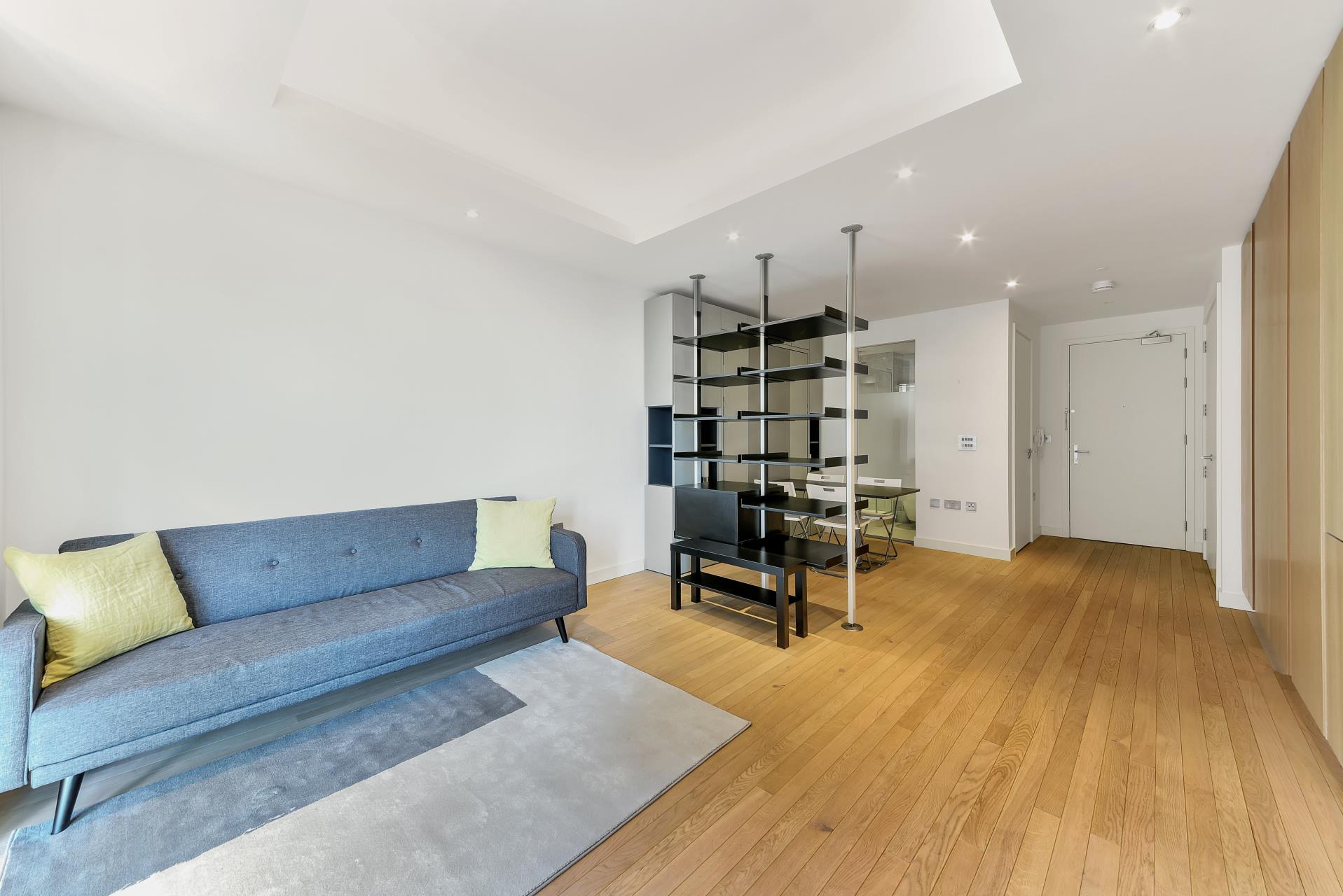 Flat Cobblestone Square in Greater London