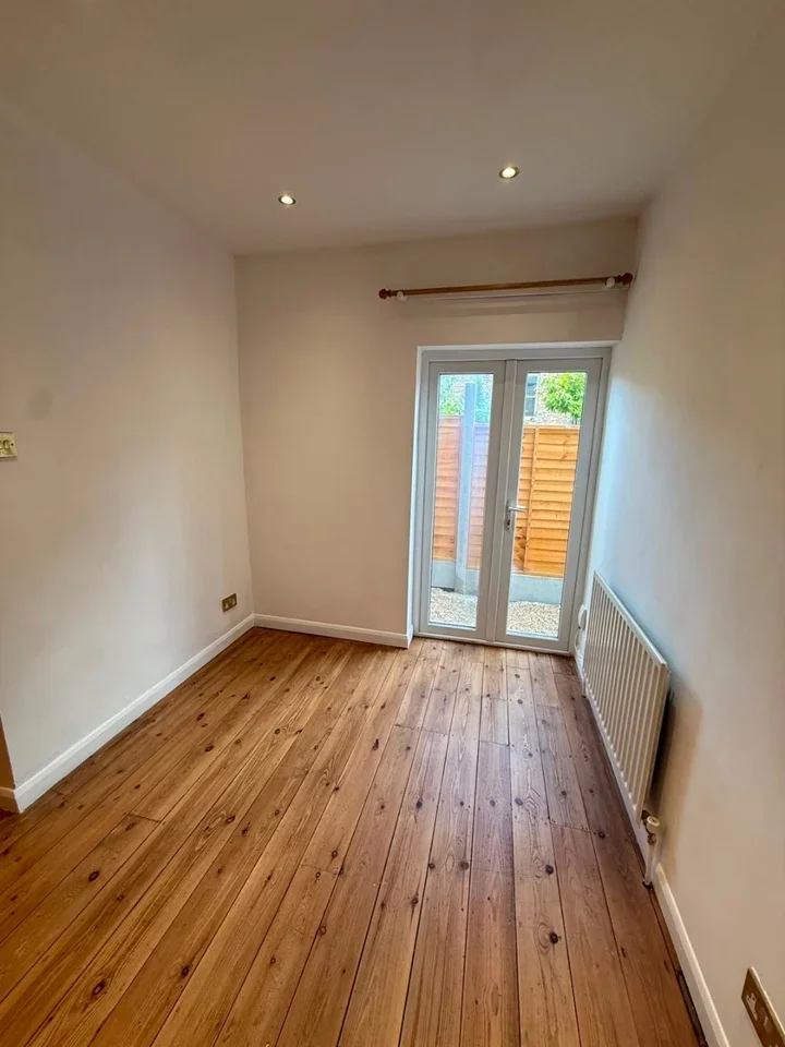 Flat Chelmer Road in Greater London
