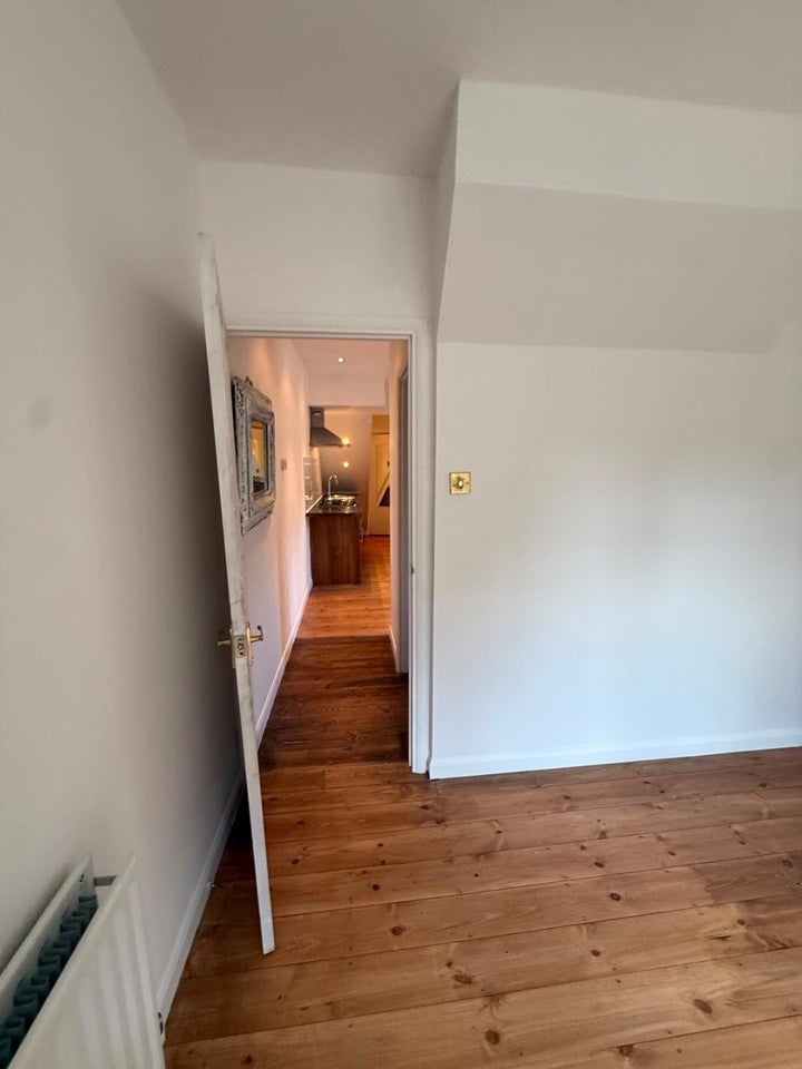 Flat Chelmer Road in Greater London