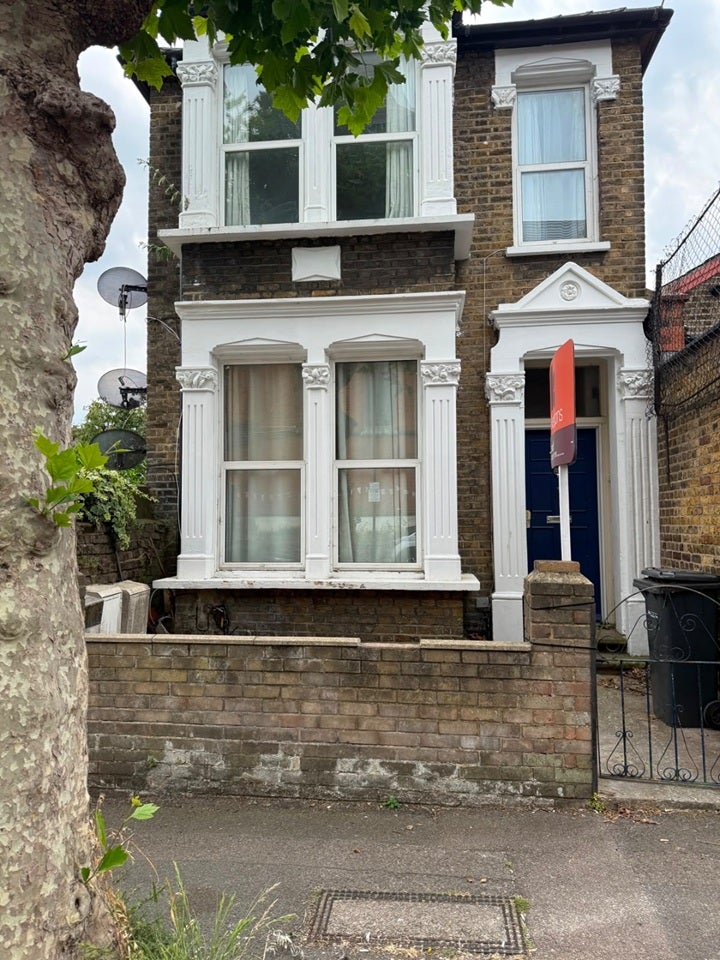 Flat Chelmer Road in Greater London