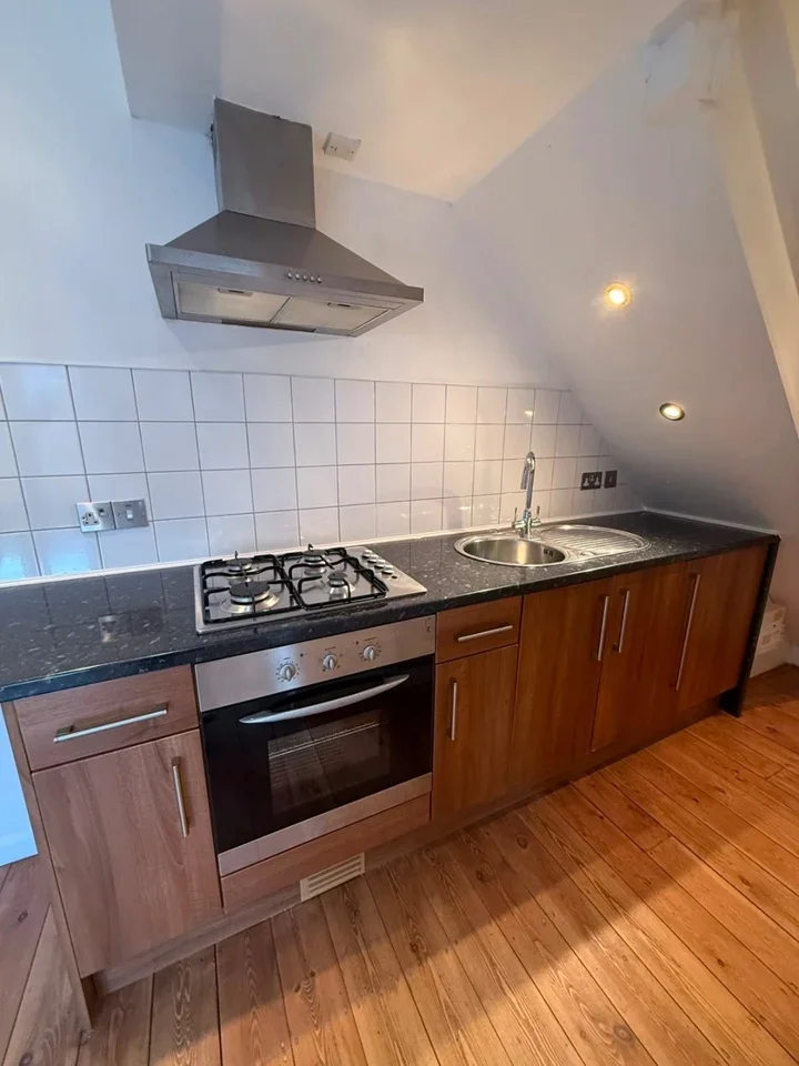 Flat Chelmer Road in Greater London