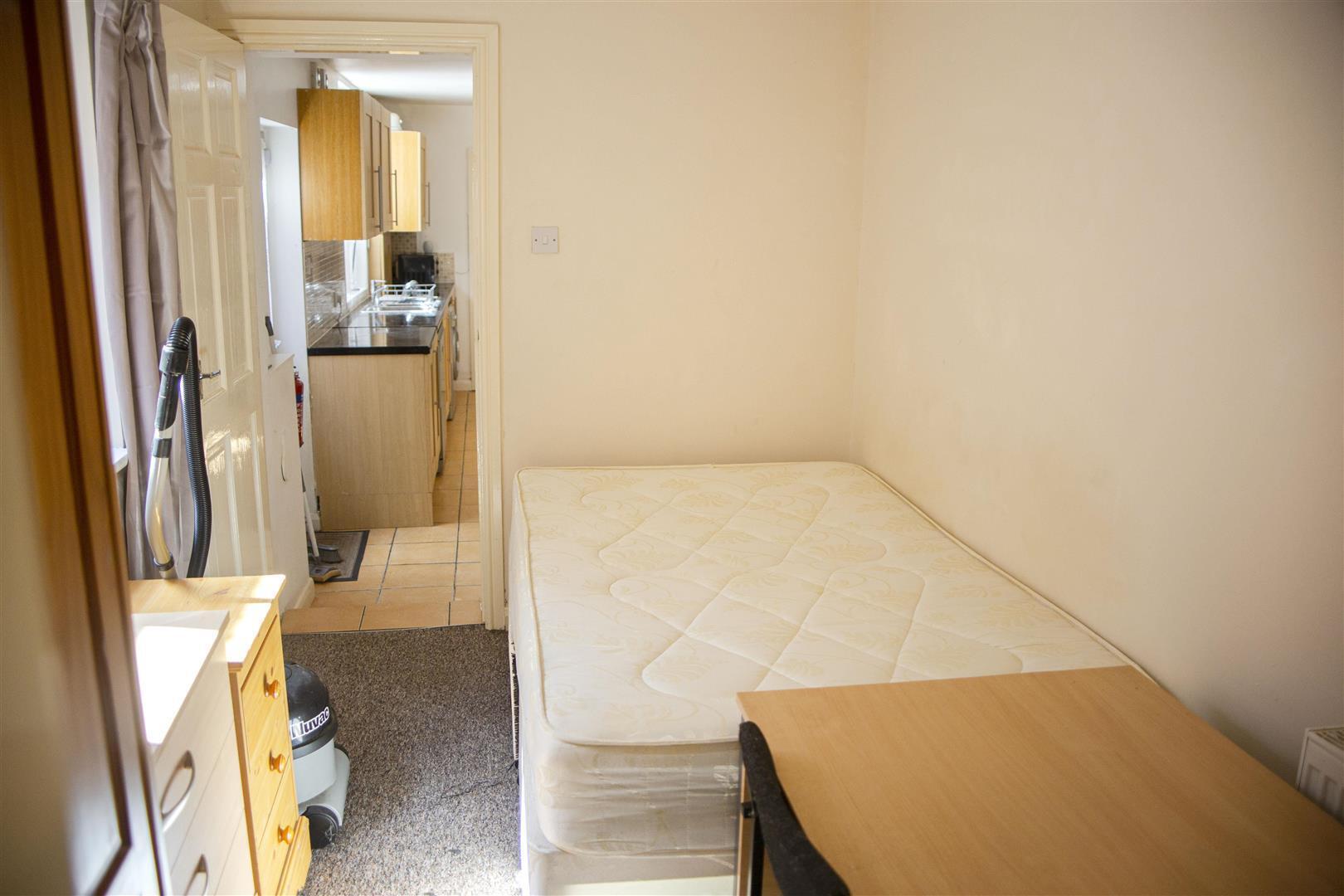 Room Raddlebarn Road in Birmingham