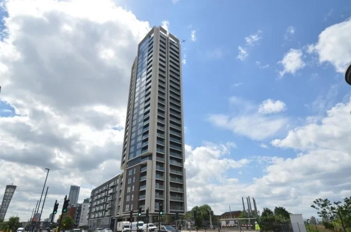 Flat Otter Close in Greater London