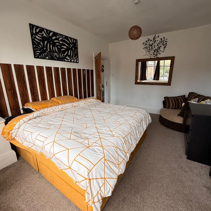 Room Nell Lane in Manchester