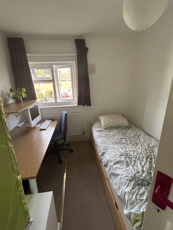 Room Sheppard Road in Bristol