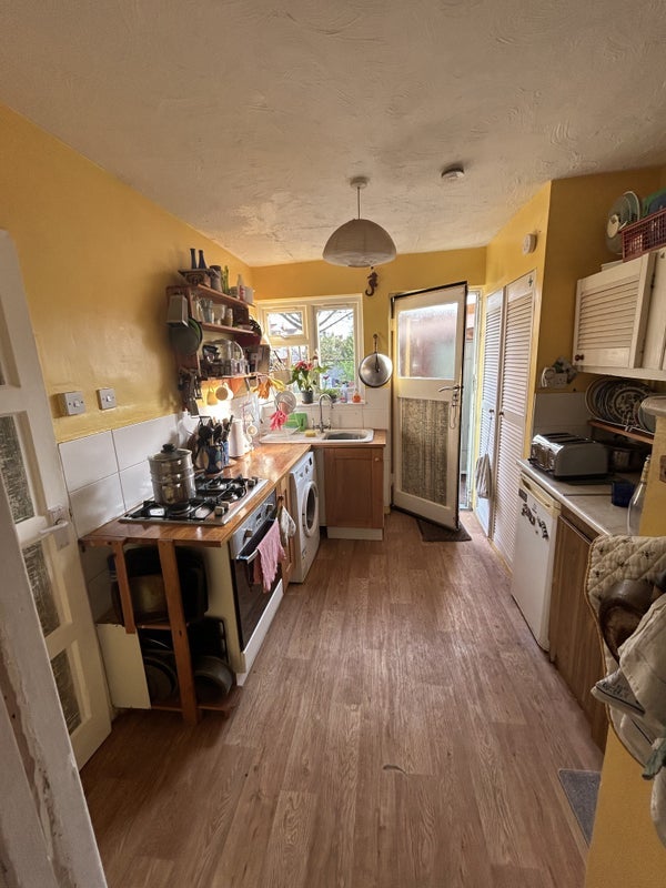 Room Sheppard Road in Bristol