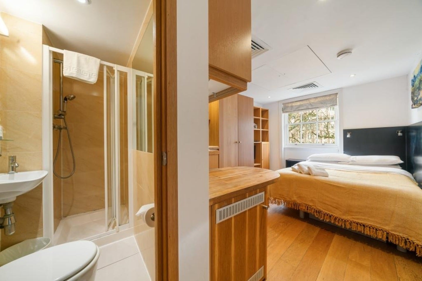 Flat Cartwright Gardens in Greater London