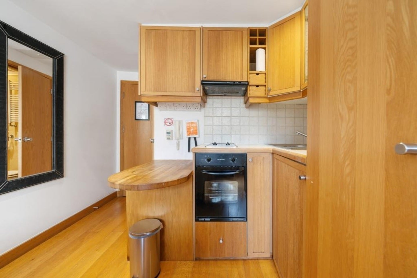 Flat Cartwright Gardens in Greater London