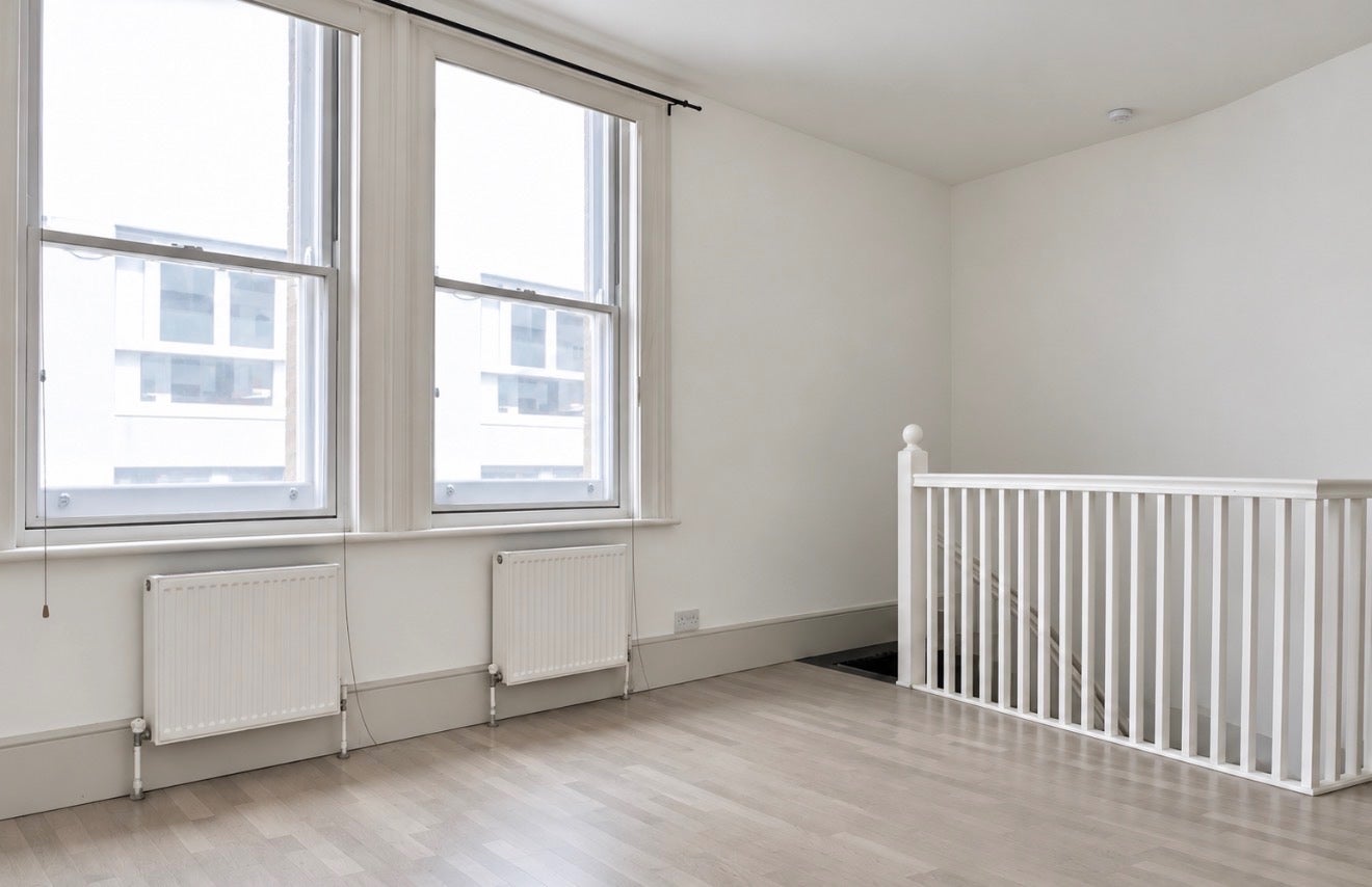 Flat Waterson Street in Greater London
