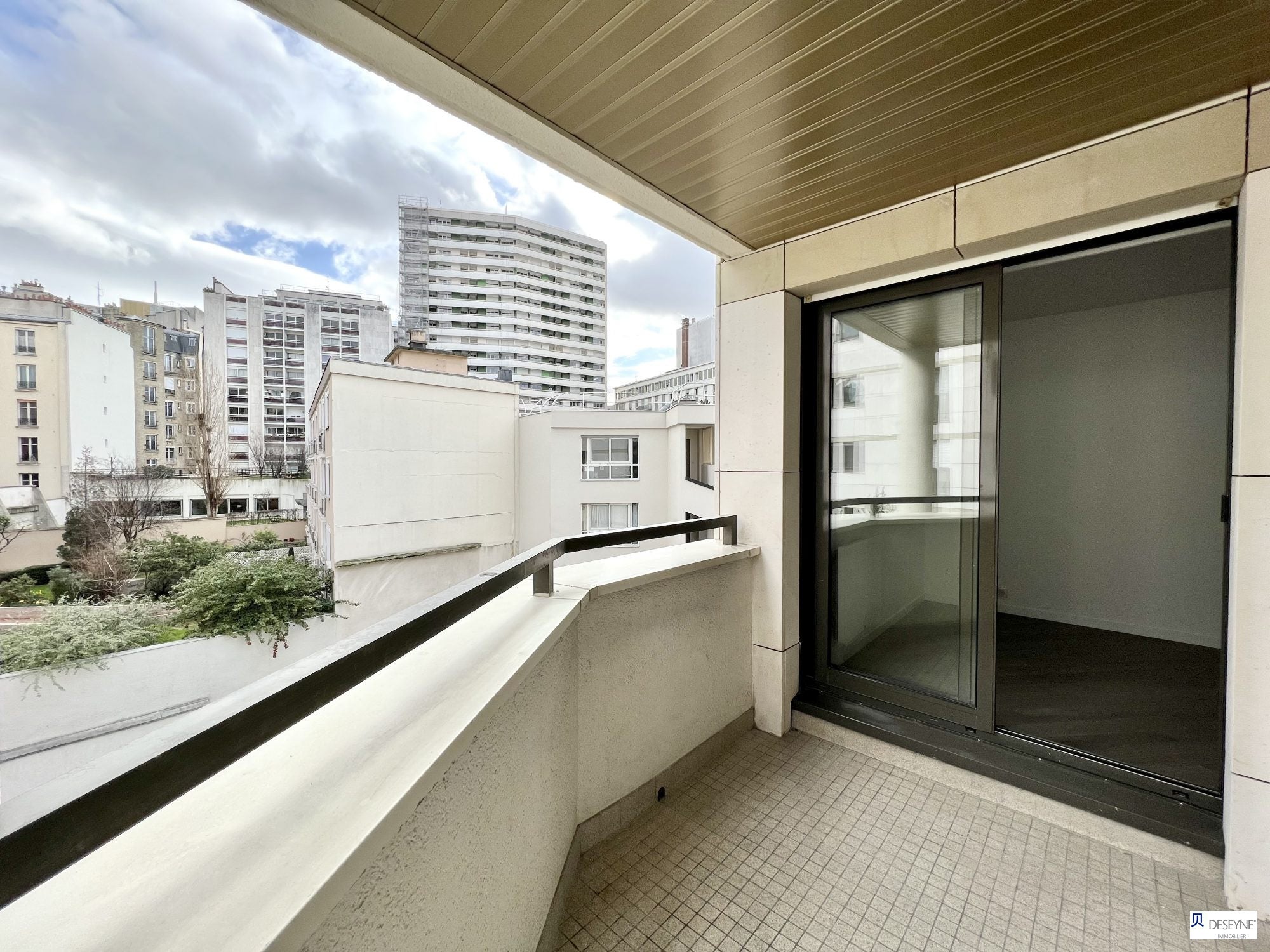 Flat Rue d'Arsonval in Paris
