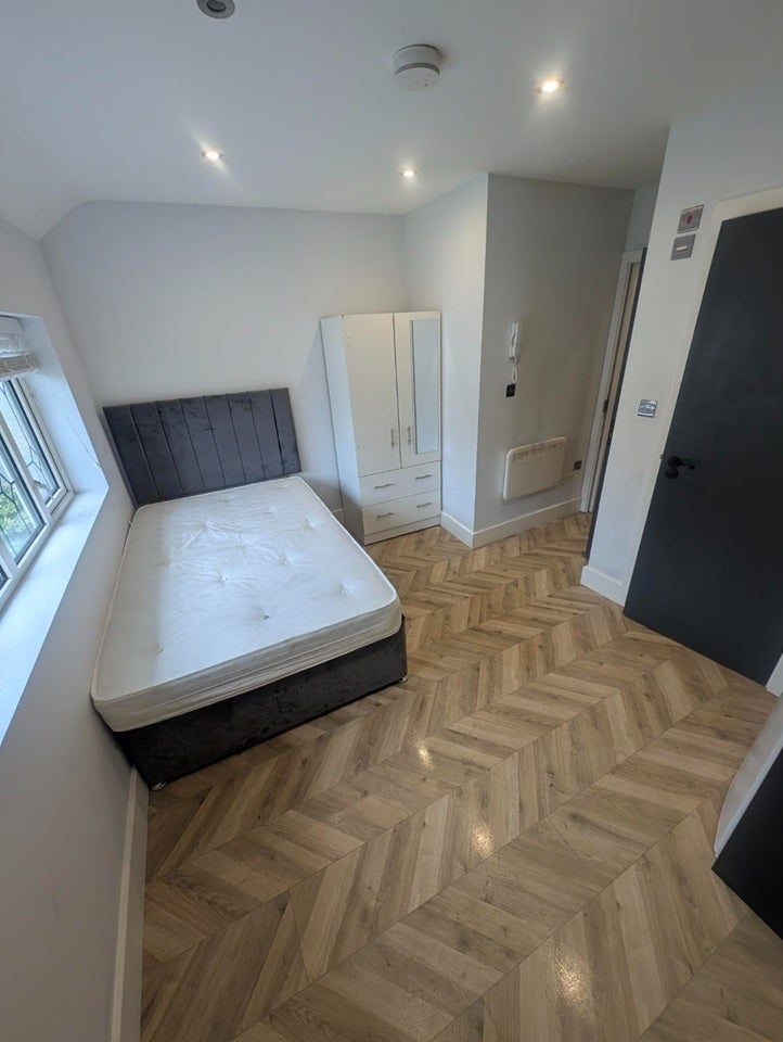 Flat Elmdon Road in South Ockendon