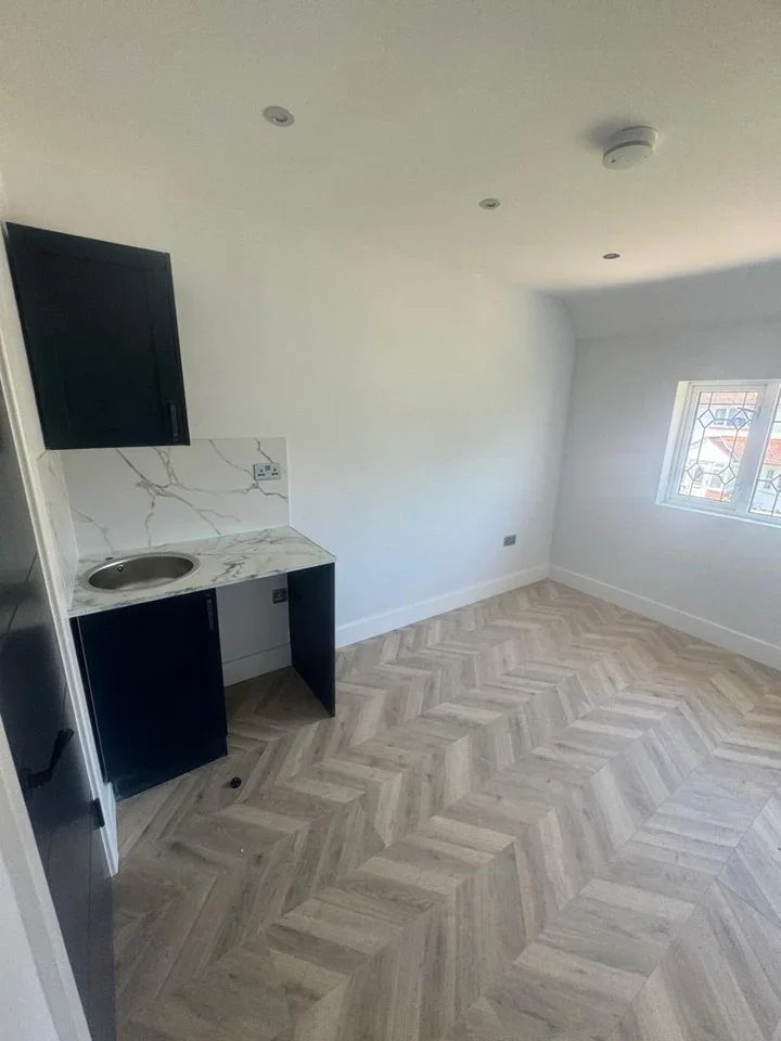 Flat Elmdon Road in South Ockendon