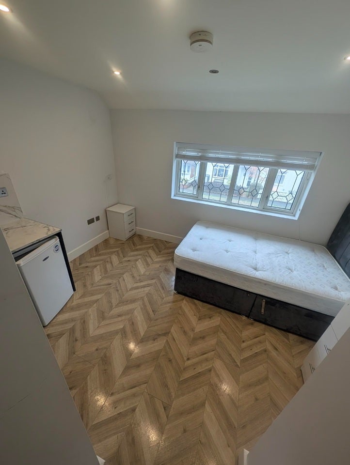 Flat Elmdon Road in South Ockendon