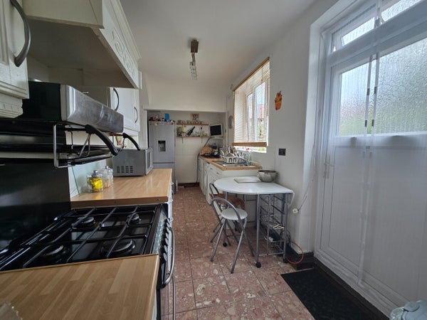 Flat St Amunds Close in London