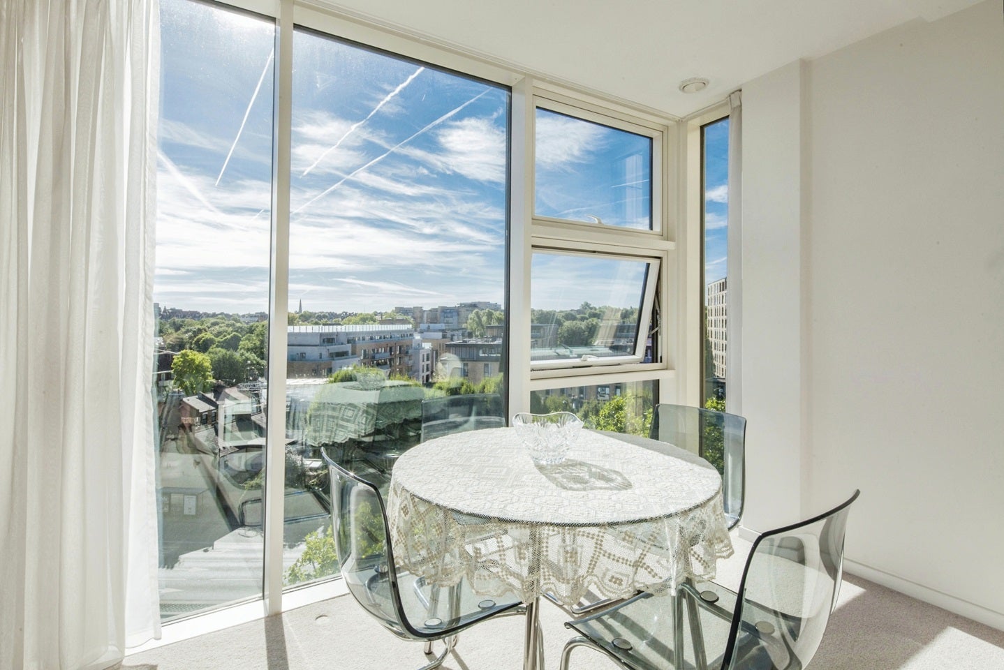 Flat Juniper Drive in Greater London