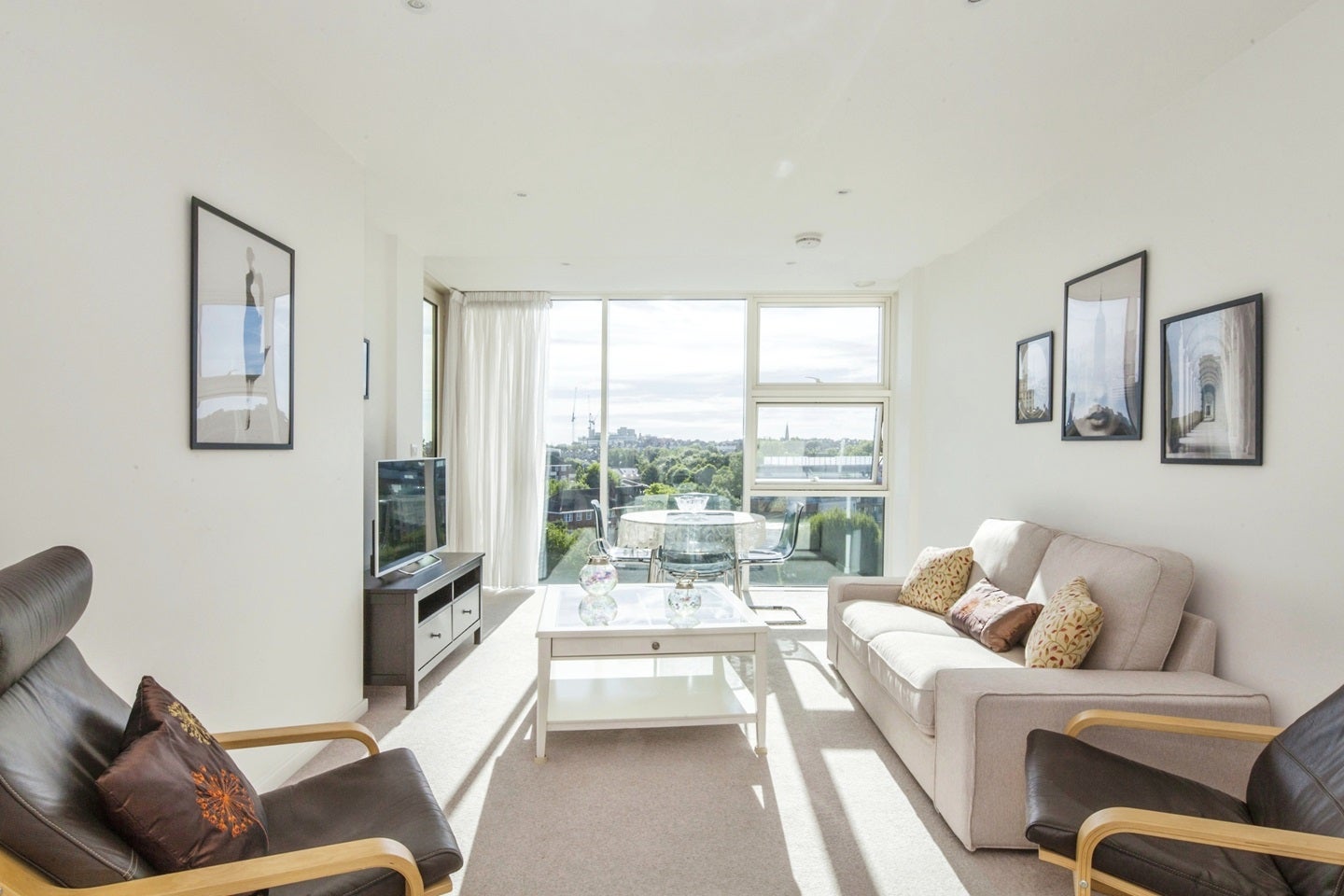 Flat Juniper Drive in Greater London