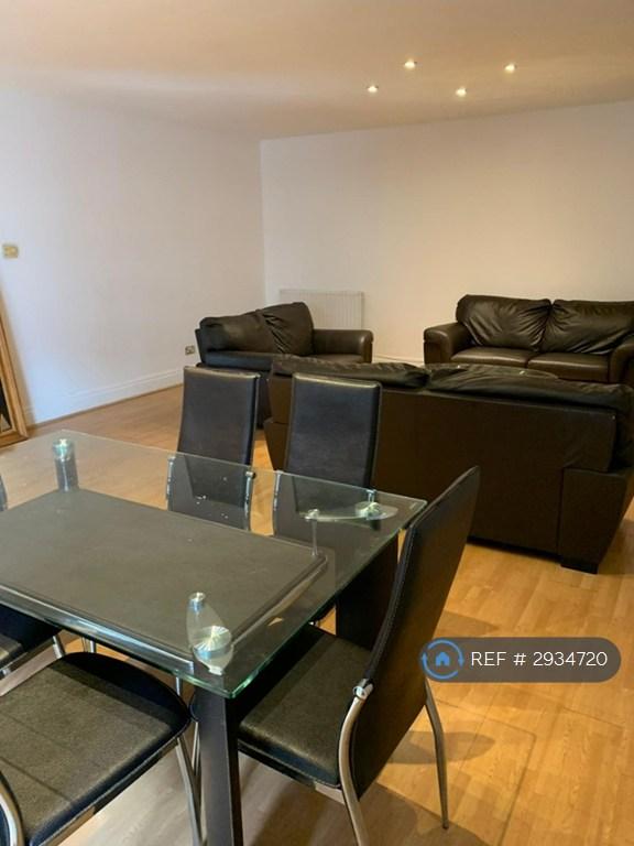 Flat Warwick Road in Greater London
