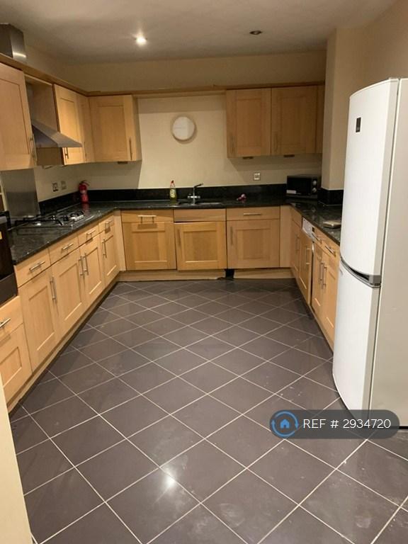 Flat Warwick Road in Greater London