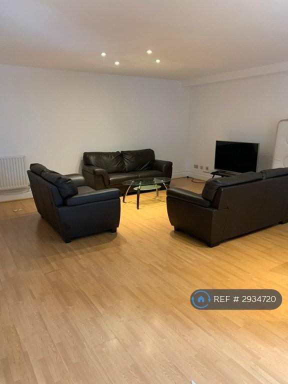 Flat Warwick Road in Greater London