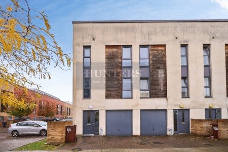 House Campus Avenue in Greater London