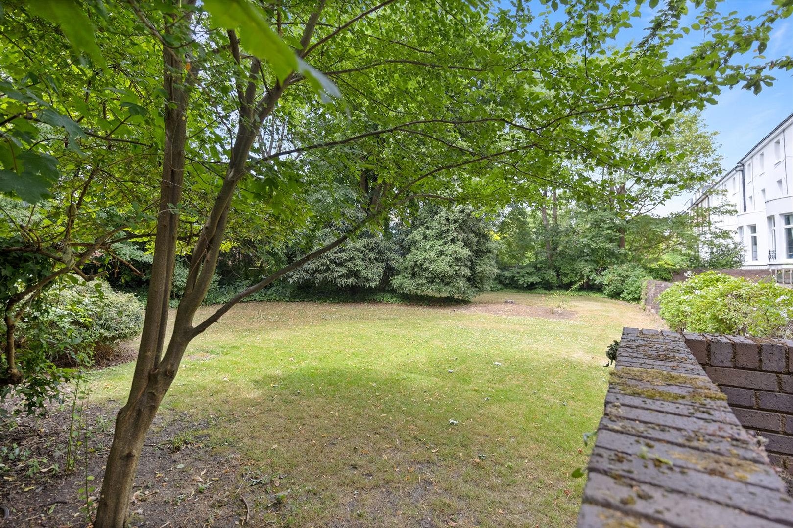 Flat Belsize Grove in Greater London