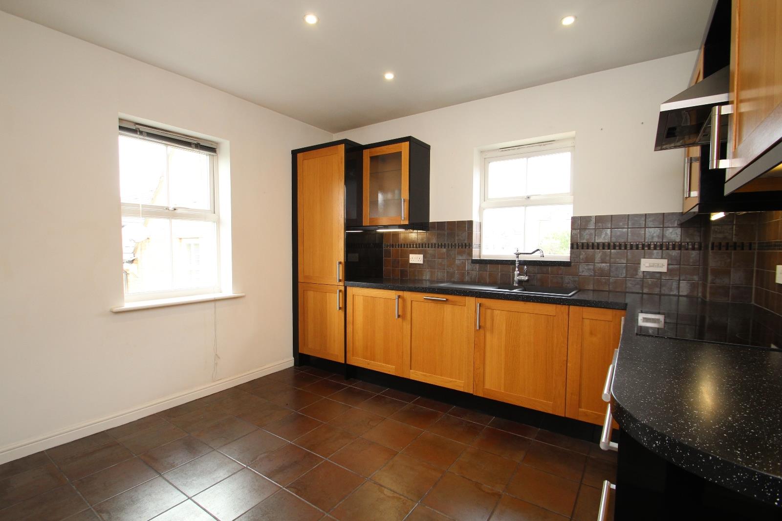 Flat Roxholme Grove in Leeds