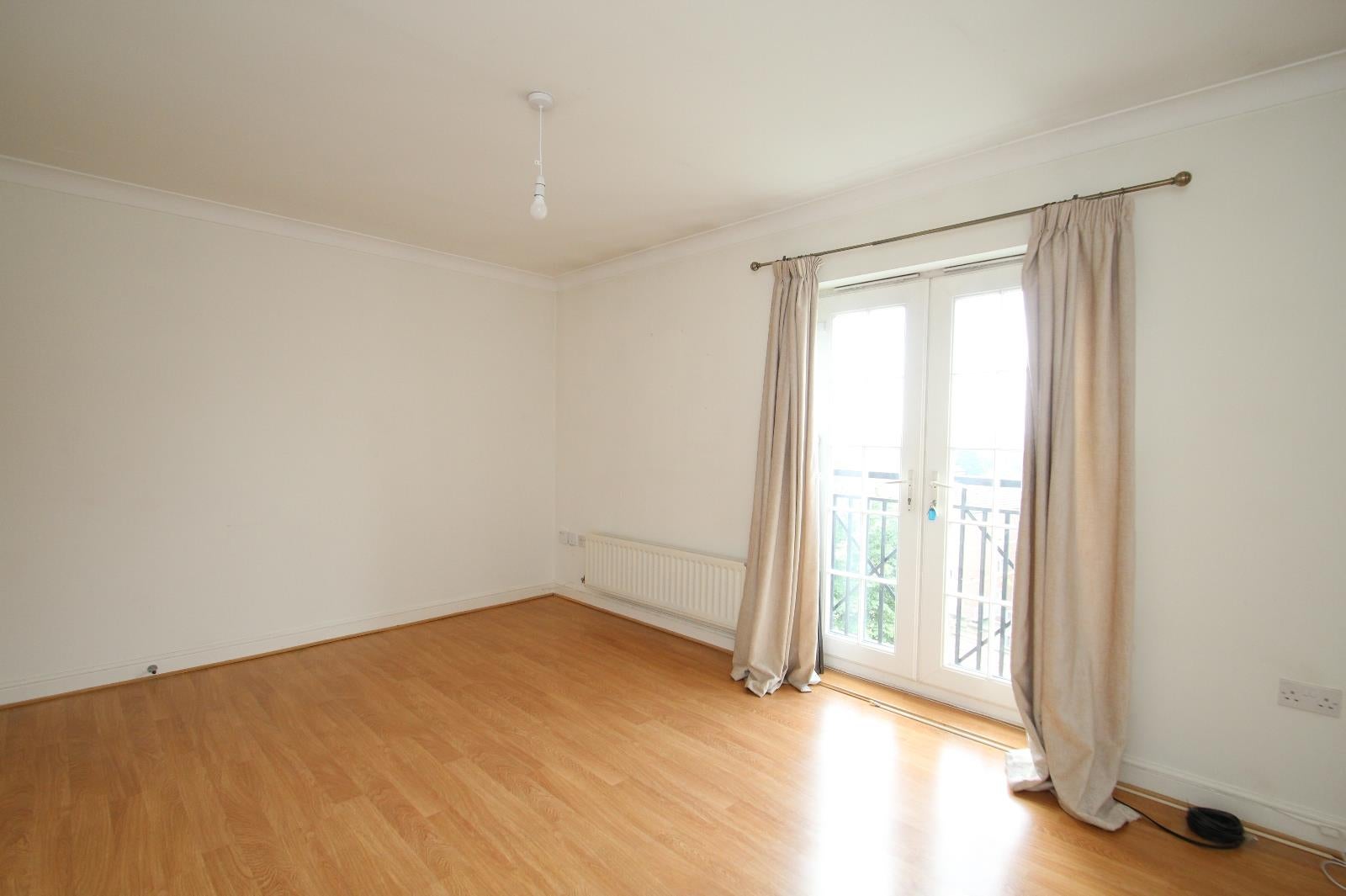 Flat Roxholme Grove in Leeds