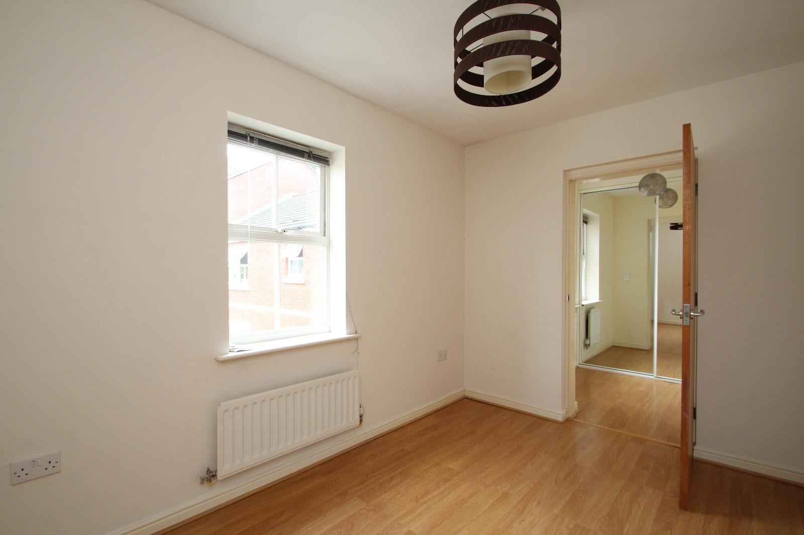 Flat Roxholme Grove in Leeds