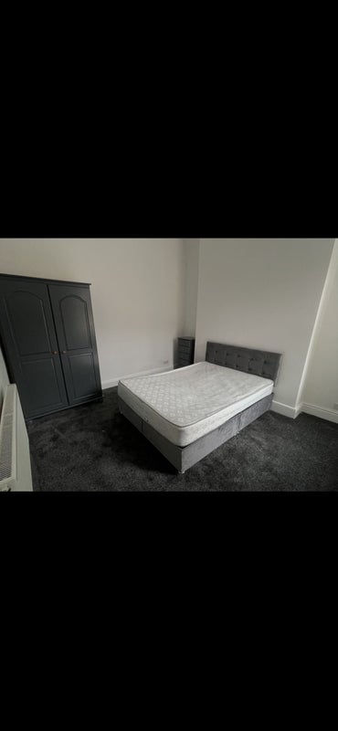 Room Hawarden Avenue in Liverpool