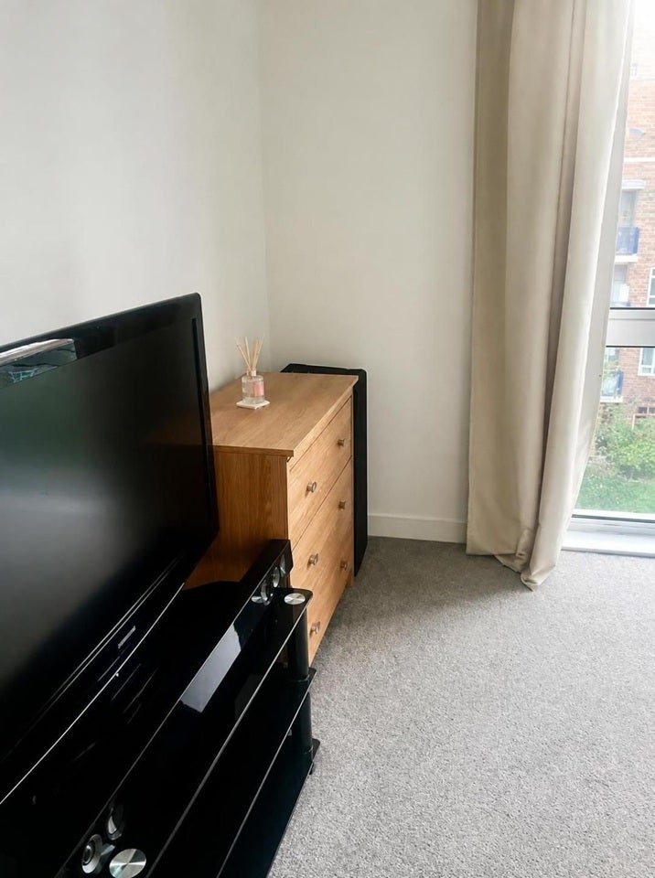 Room Benhill Road in Greater London