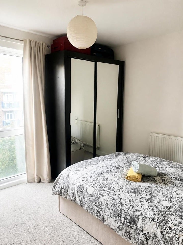 Room Benhill Road in Greater London