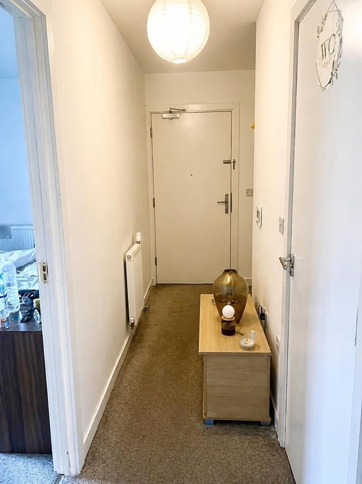 Room Benhill Road in Greater London