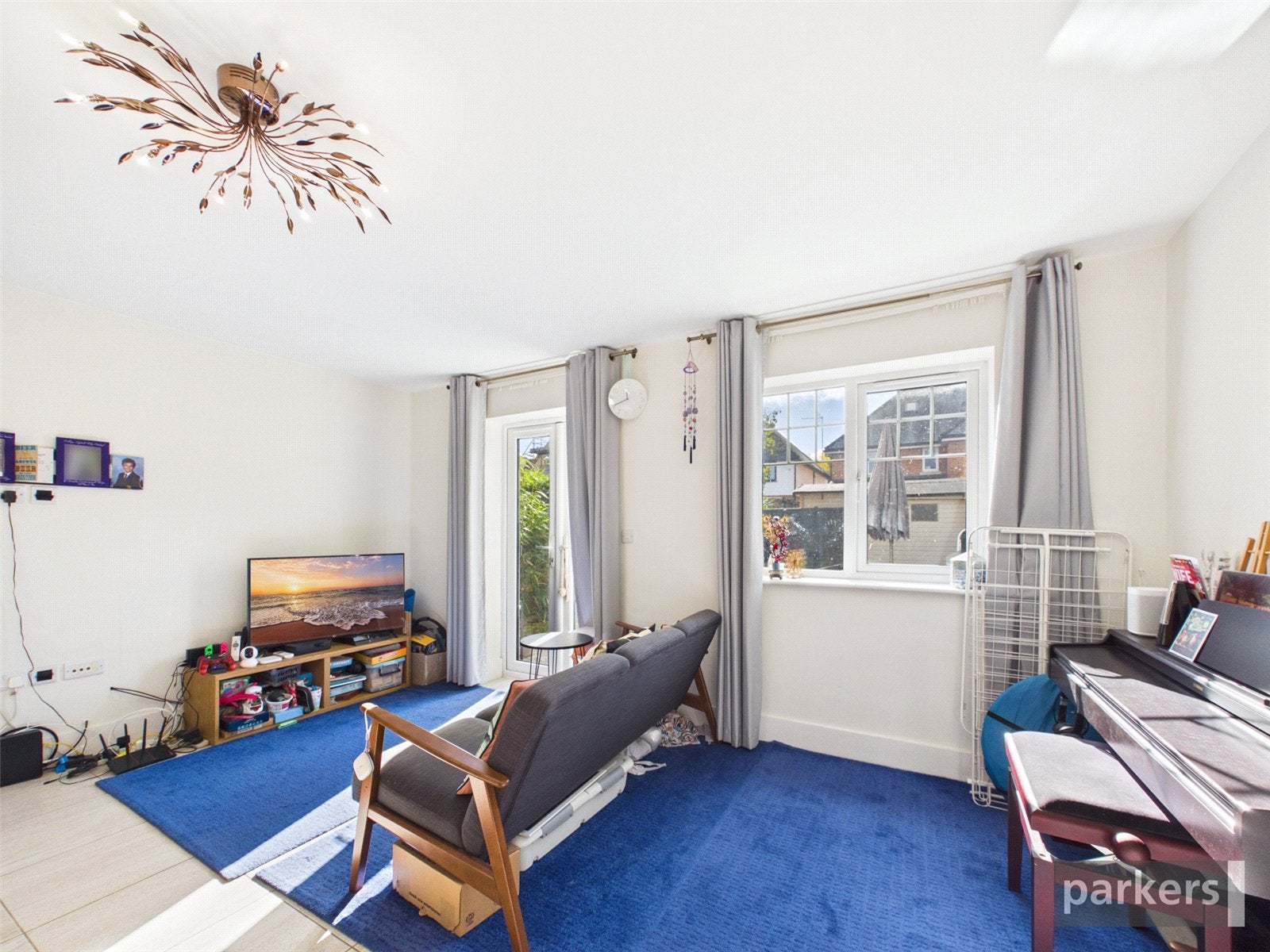 Flat Heather Hill Close in Reading