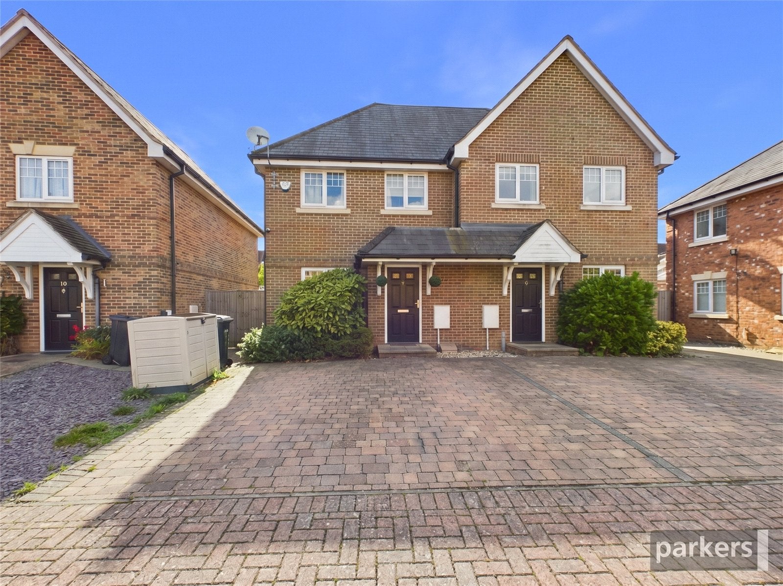 Flat Heather Hill Close in Reading
