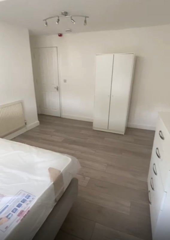 Room Croydon Road in Greater London