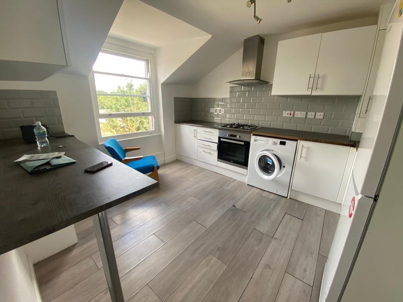 Room Croydon Road in Greater London