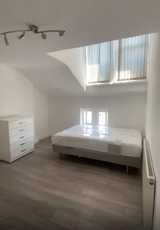 Room Croydon Road in Greater London