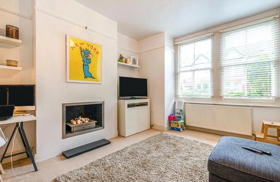 Flat Bayham Road in Greater London