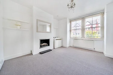 Flat St. Albans Avenue in London