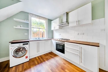 Flat Bayham Road in Greater London