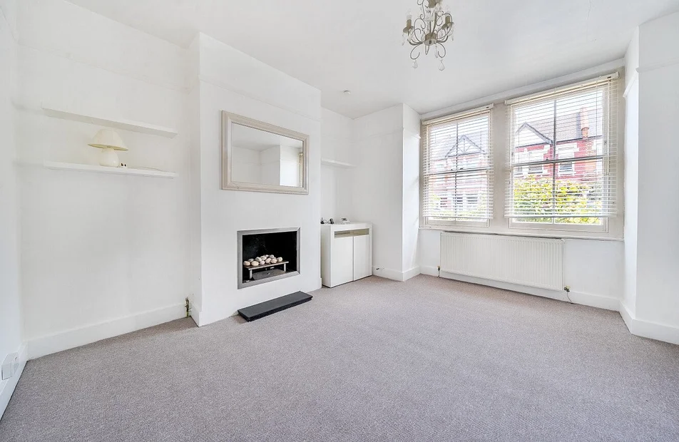 Flat Bayham Road in Greater London