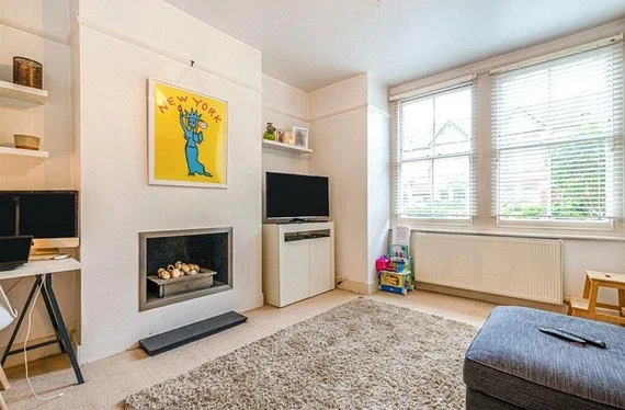 Flat Bayham Road in Greater London